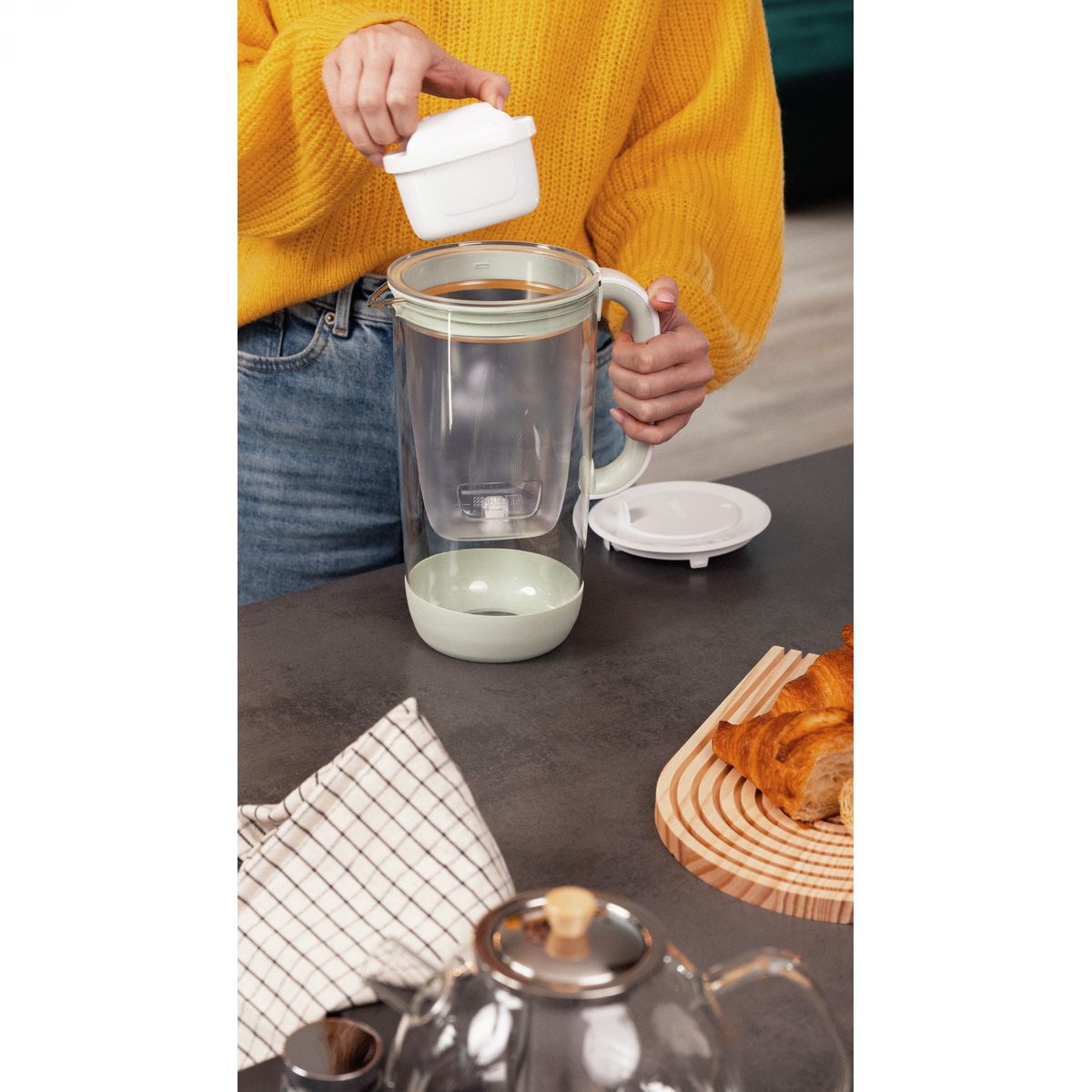 BRITA Glass 60th Anniversary Edition jubilejni stekleni vrč za filtriranje vode, 2,5 L, svetlo zelen